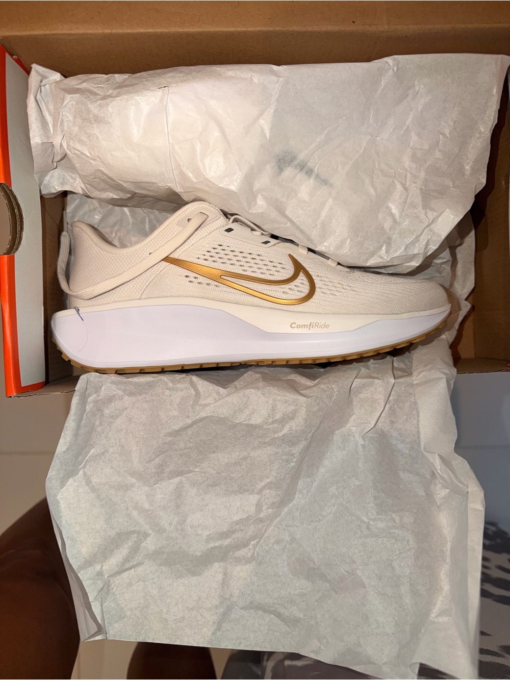 Nike Women’s Running Shoe - Cream with Gold Swoosh Quest 6 - Picture 2 of 6